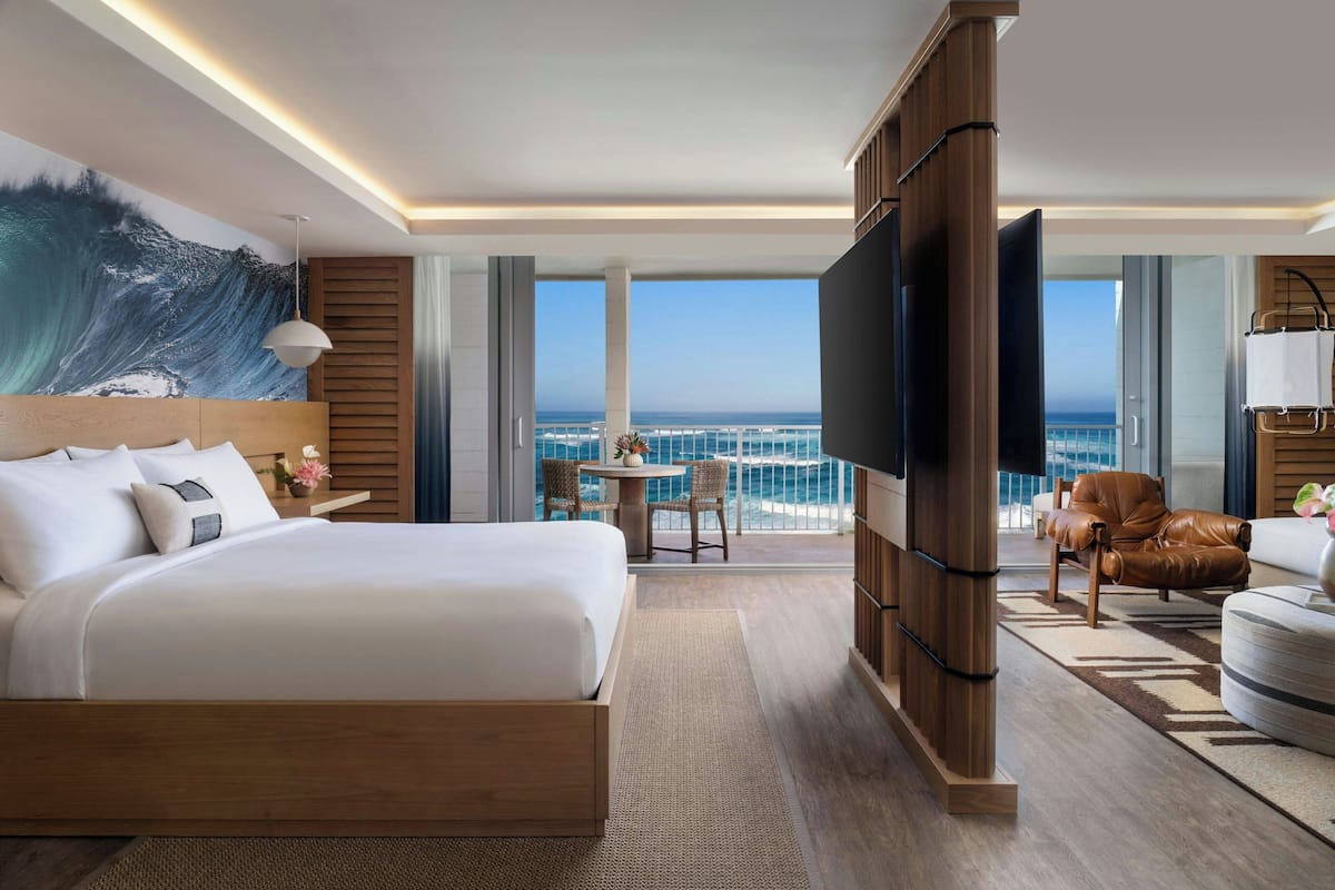 club suite, 1 bedroom | 1 bedroom, hypo-allergenic bedding, down duvets, in-room safe