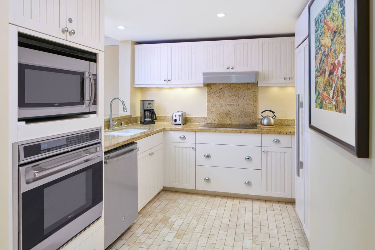 1 bedroom, hypo-allergenic bedding, down duvets, in-room safe