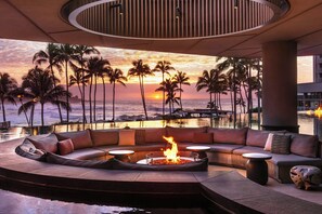 Lobby lounge, ocean views, open daily - The Ritz-Carlton O‘ahu, Turtle Bay (Kahuku)