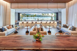 Lobby lounge, ocean views, open daily
