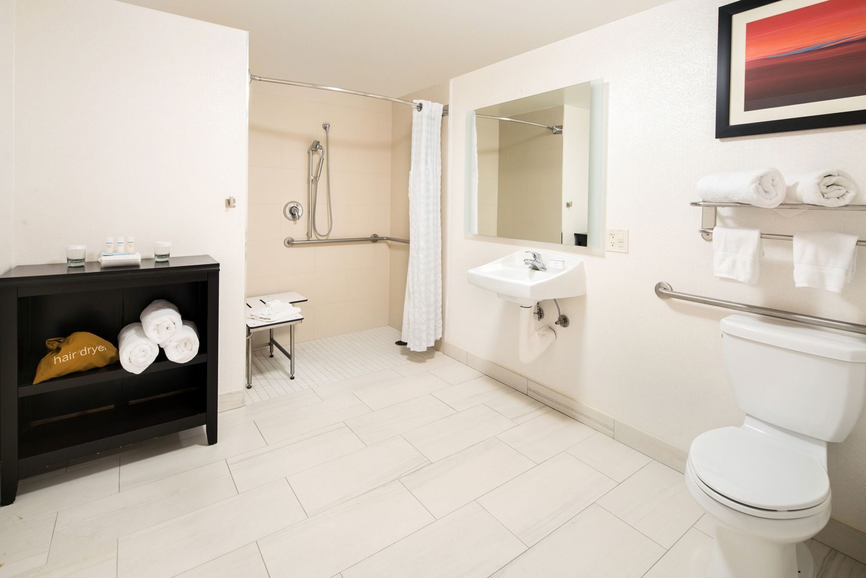 Baño | Tina con regadera, amenidades de baño gratuitas, secadora de cabello 
