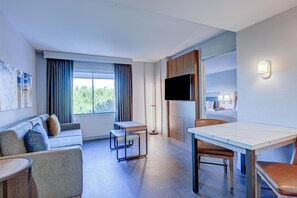 Televisión de pantalla plana de 32 pulgadas con canales por cable 