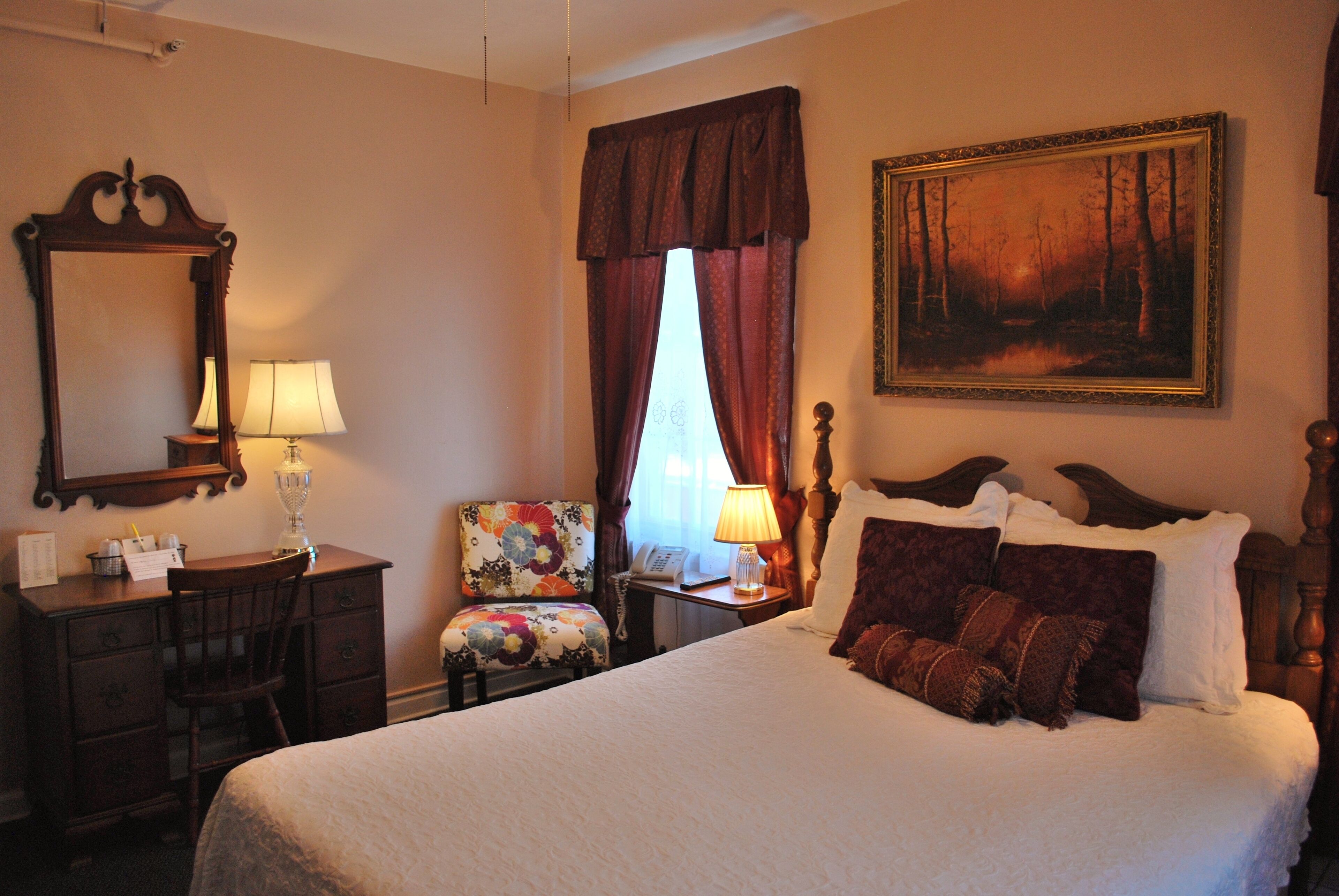 standard room, 1 queen bed | individually decorated, individually furnished, iron/ironing board