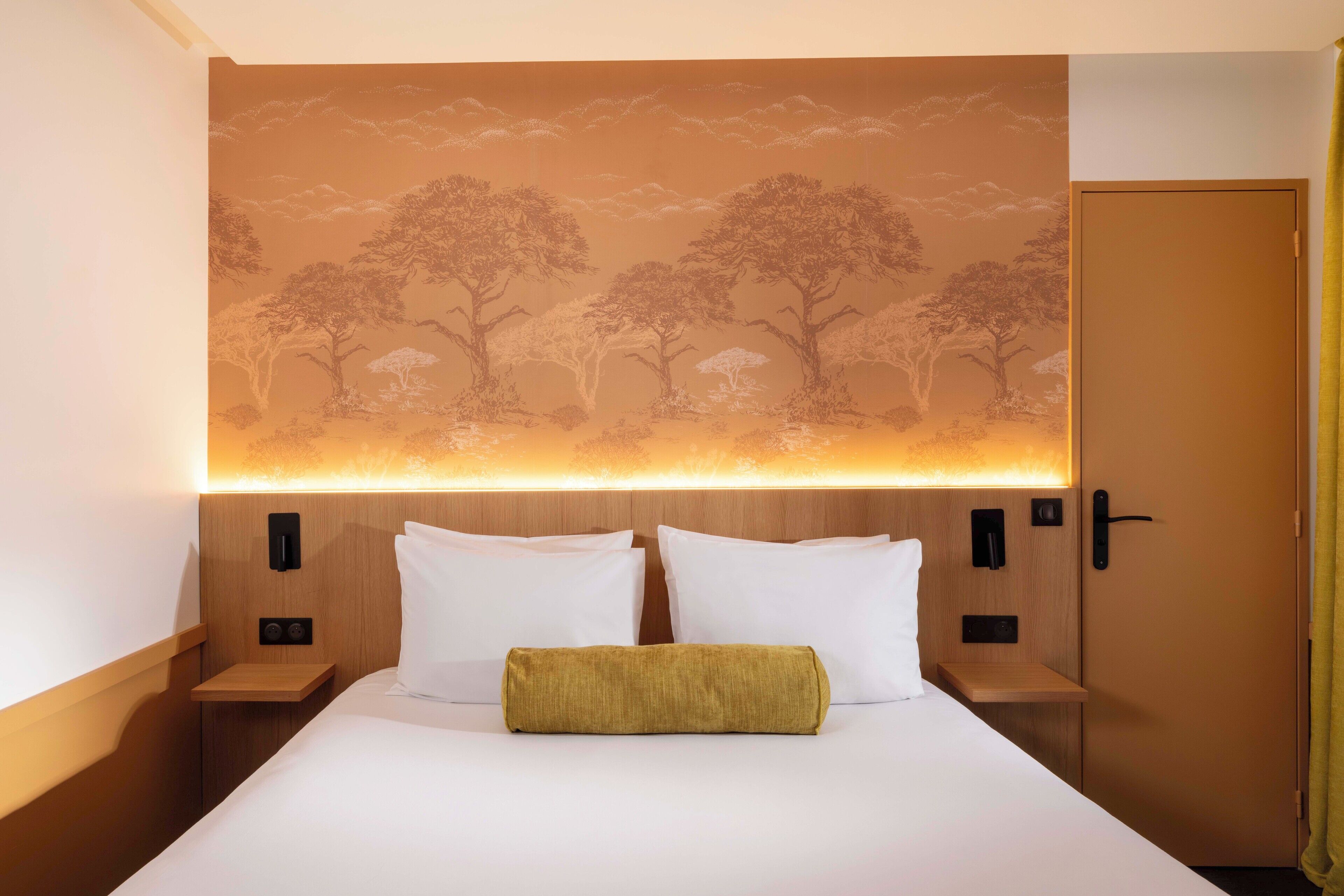 superior double room | in-room safe, individually decorated, individually furnished, desk