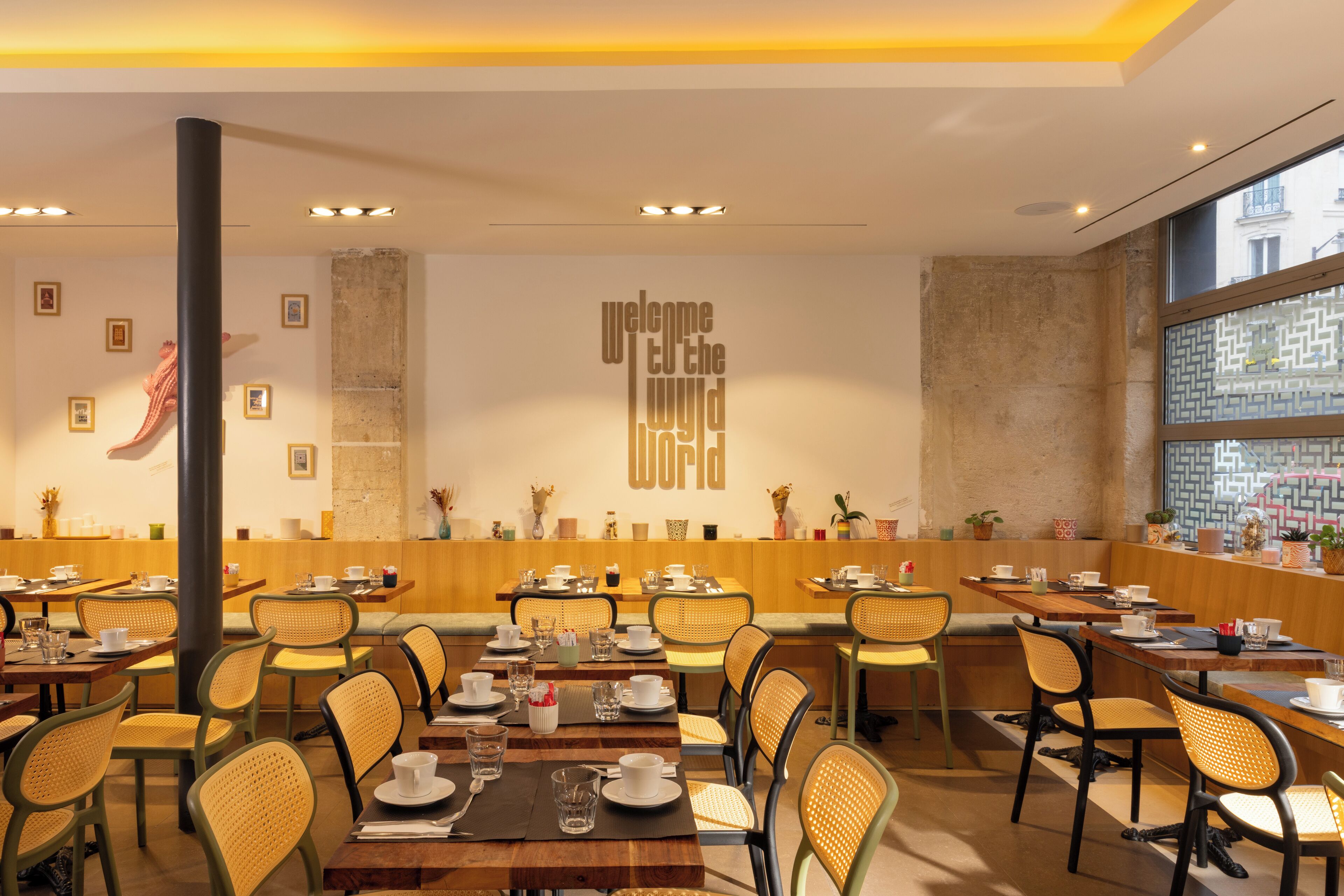 Tägliches Frühstücksbuffet (13 EUR pro Person)