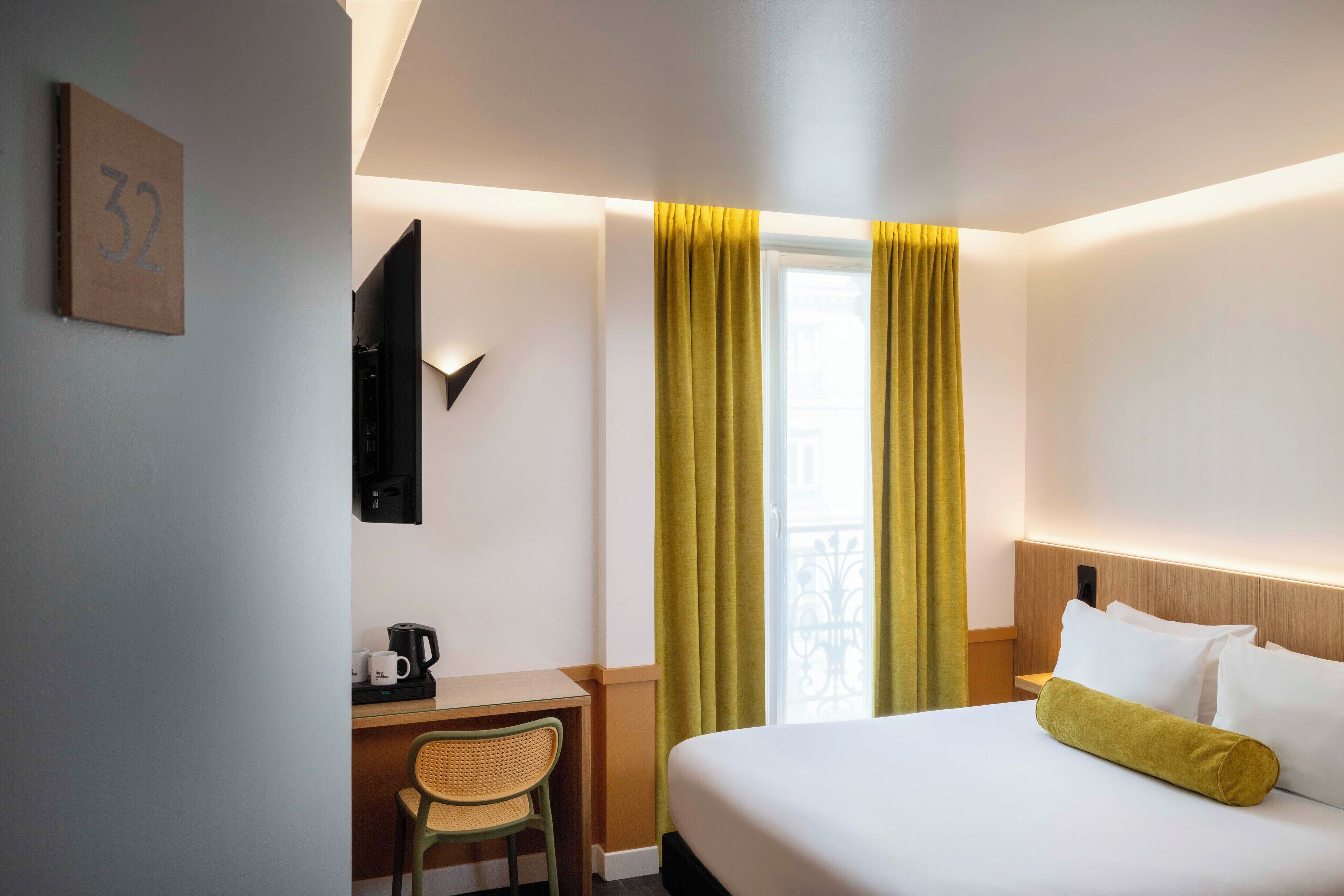 superior double room | in-room safe, individually decorated, individually furnished, desk