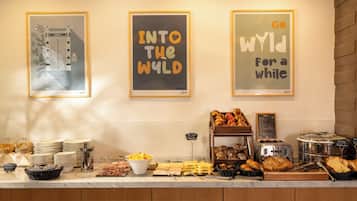 Desayuno buffet diario (EUR 13 por persona)