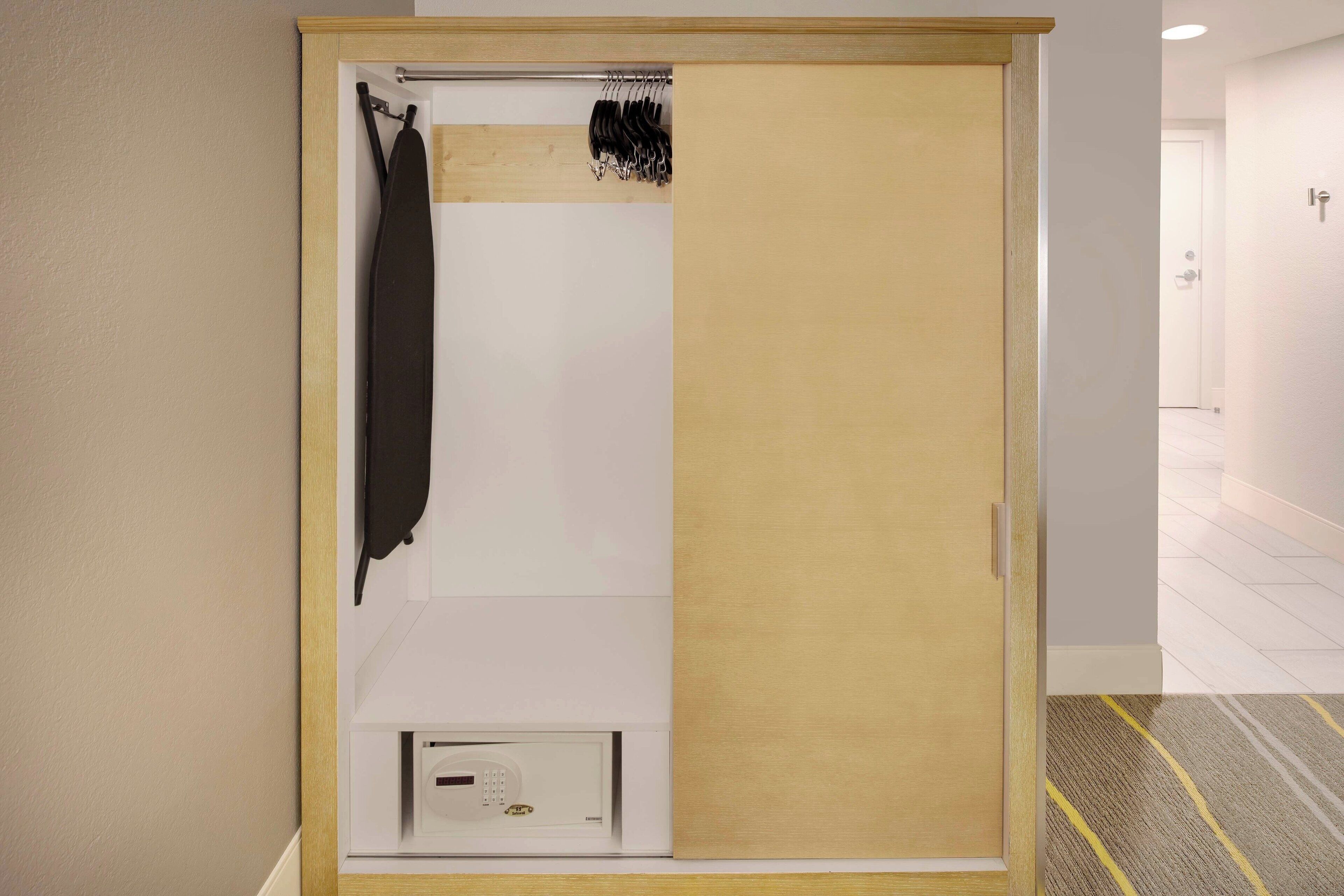 hypo-allergenic bedding, in-room safe, desk, laptop workspace