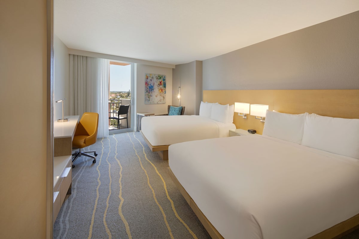 Hypo-allergenic bedding, in-room safe, desk, laptop workspace