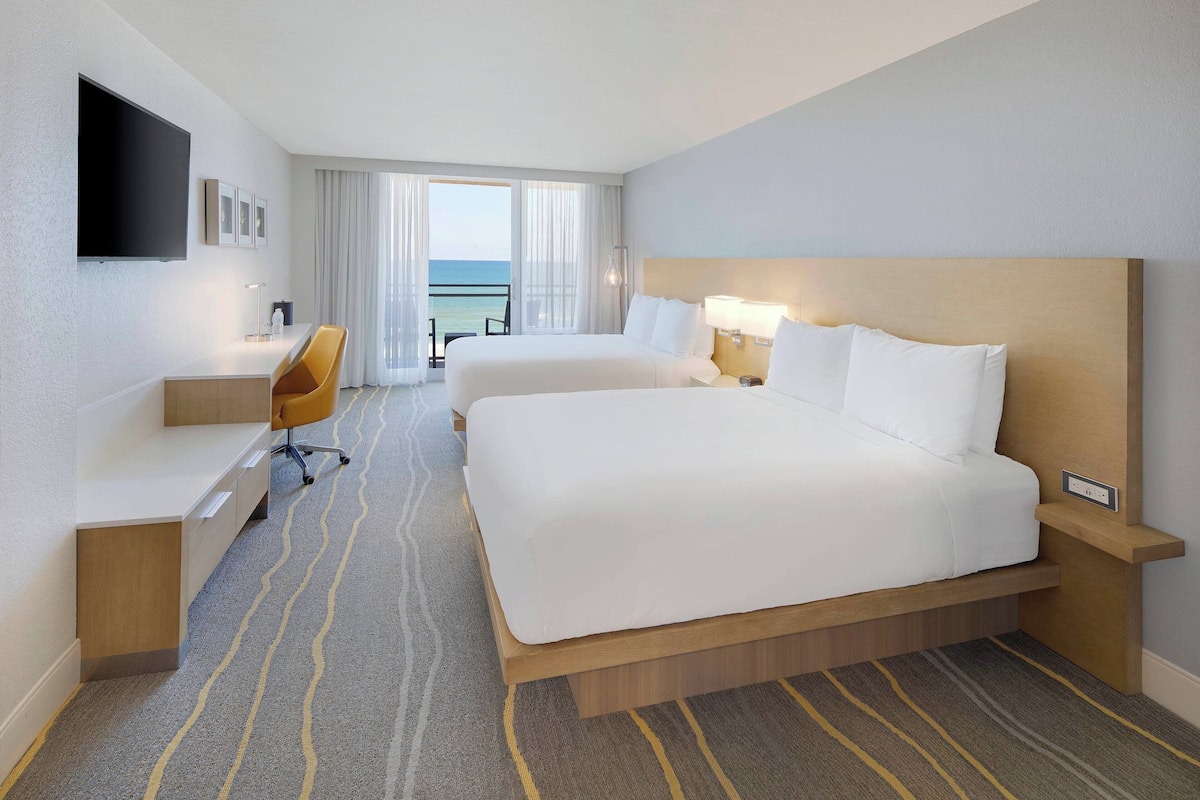 Hypo-allergenic bedding, in-room safe, desk, laptop workspace