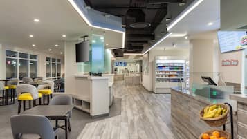 2 restaurants, breakfast, lunch, dinner served; American cuisine