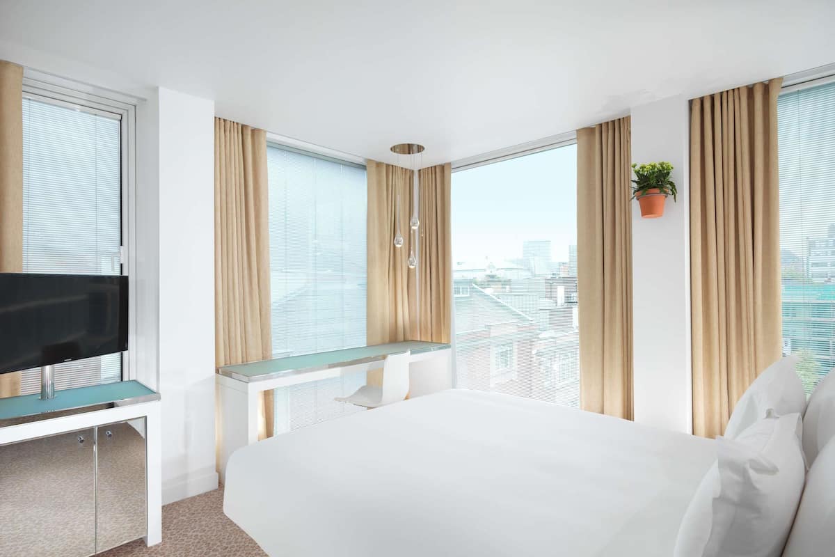 Superior-Zimmer, 1 Queen-Bett | Hochwertige Bettwaren, Minibar, Zimmersafe, Schreibtisch