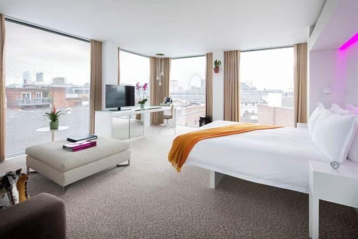 Premium bedding, minibar, in-room safe, desk