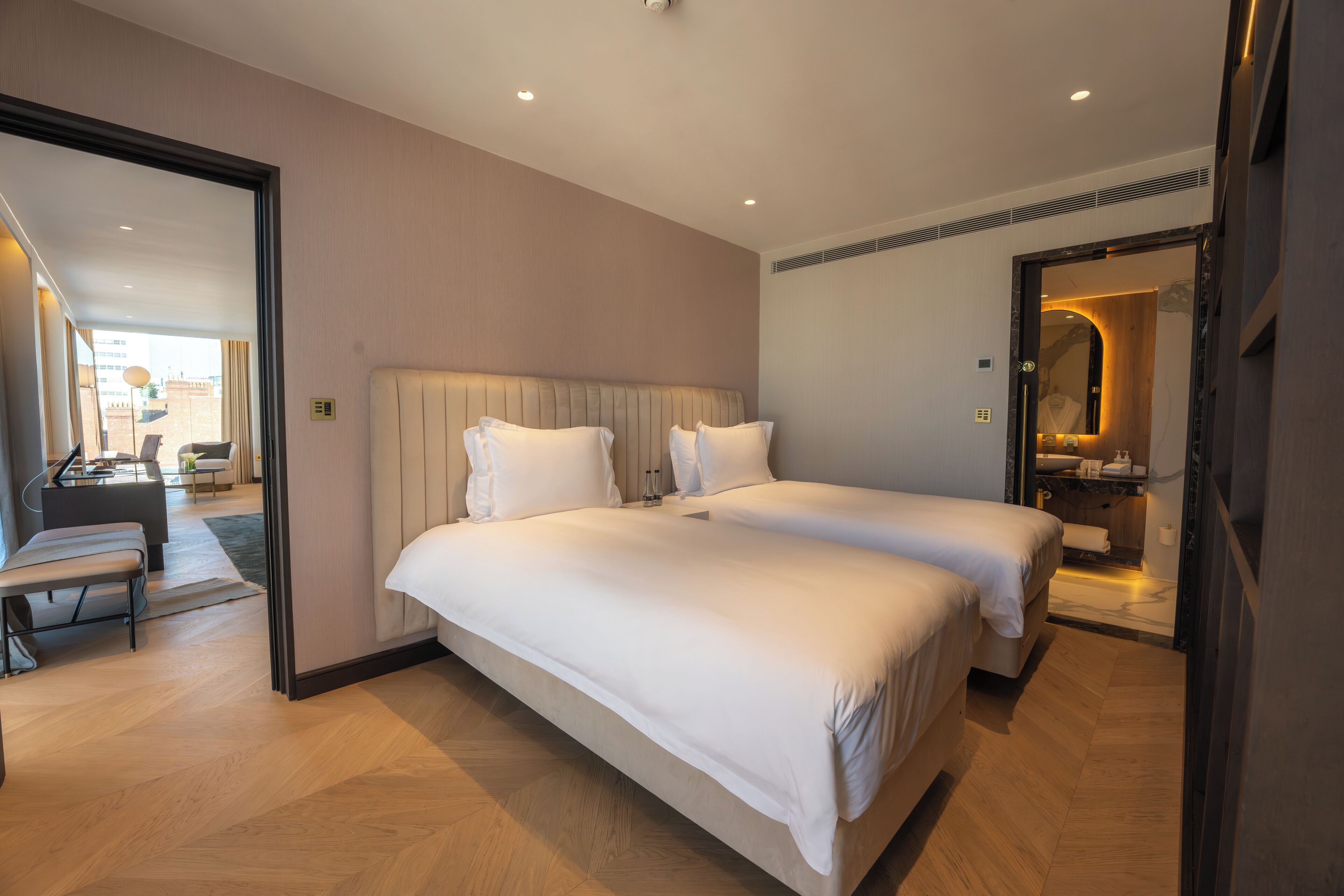 penthouse, 1 double bed | premium bedding, minibar, in-room safe, desk