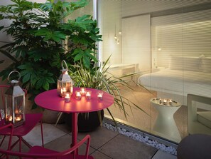 Deluxe Garden Room | Premium bedding, minibar, in-room safe, desk - St Martins Lane London, a Morgans Originals hotel (London)