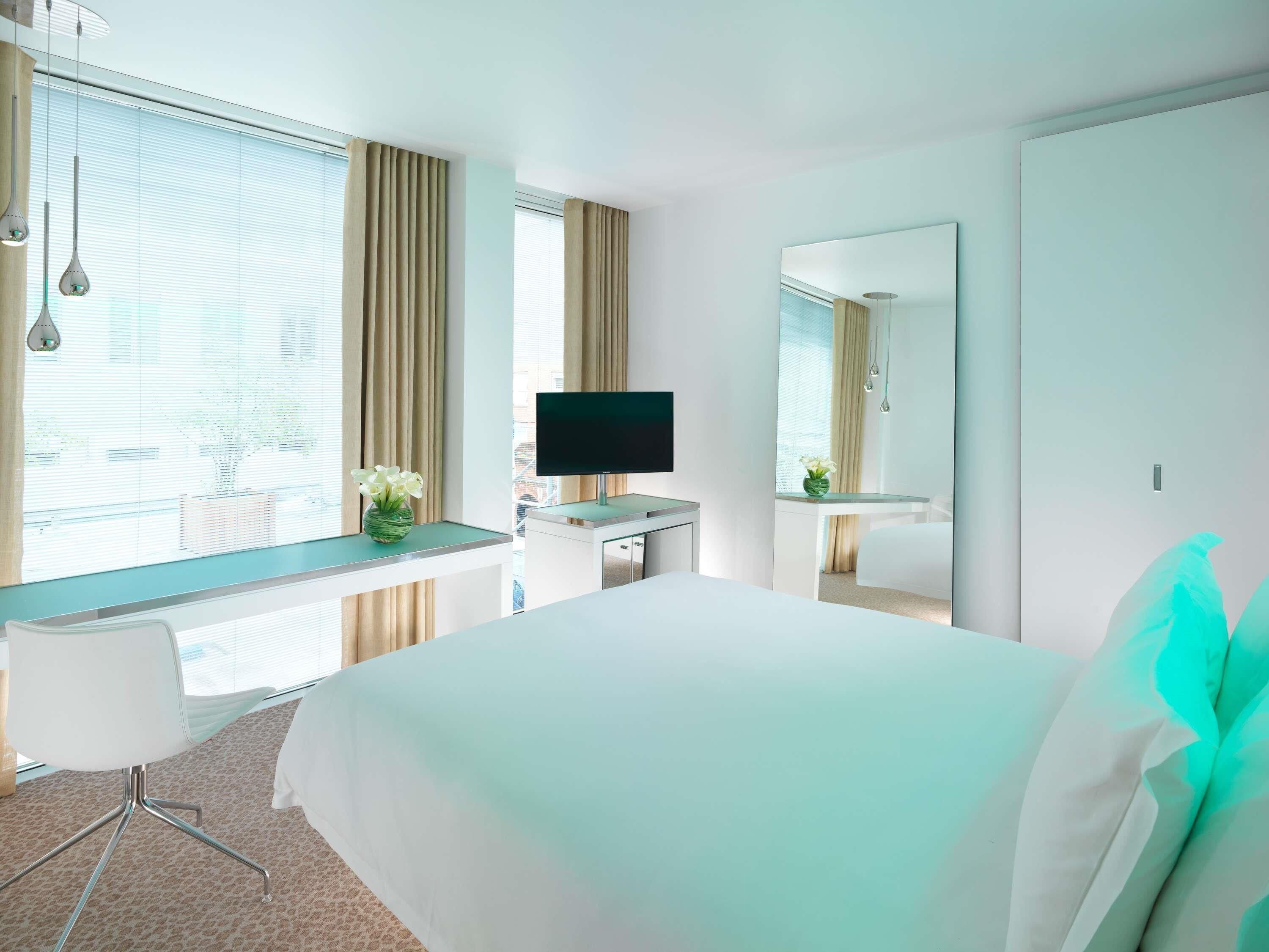 Sengetøy av topp kvalitet, minibar, safe på rommet og skrivebord