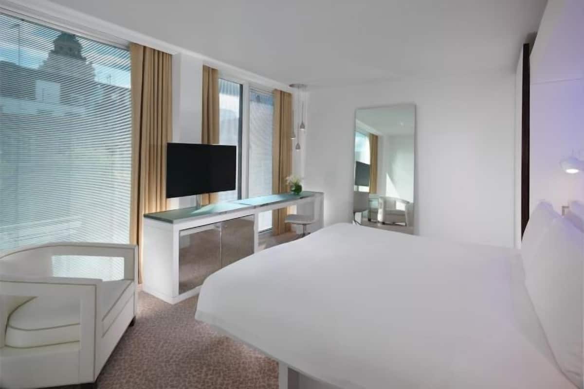 Premium bedding, minibar, in-room safe, desk