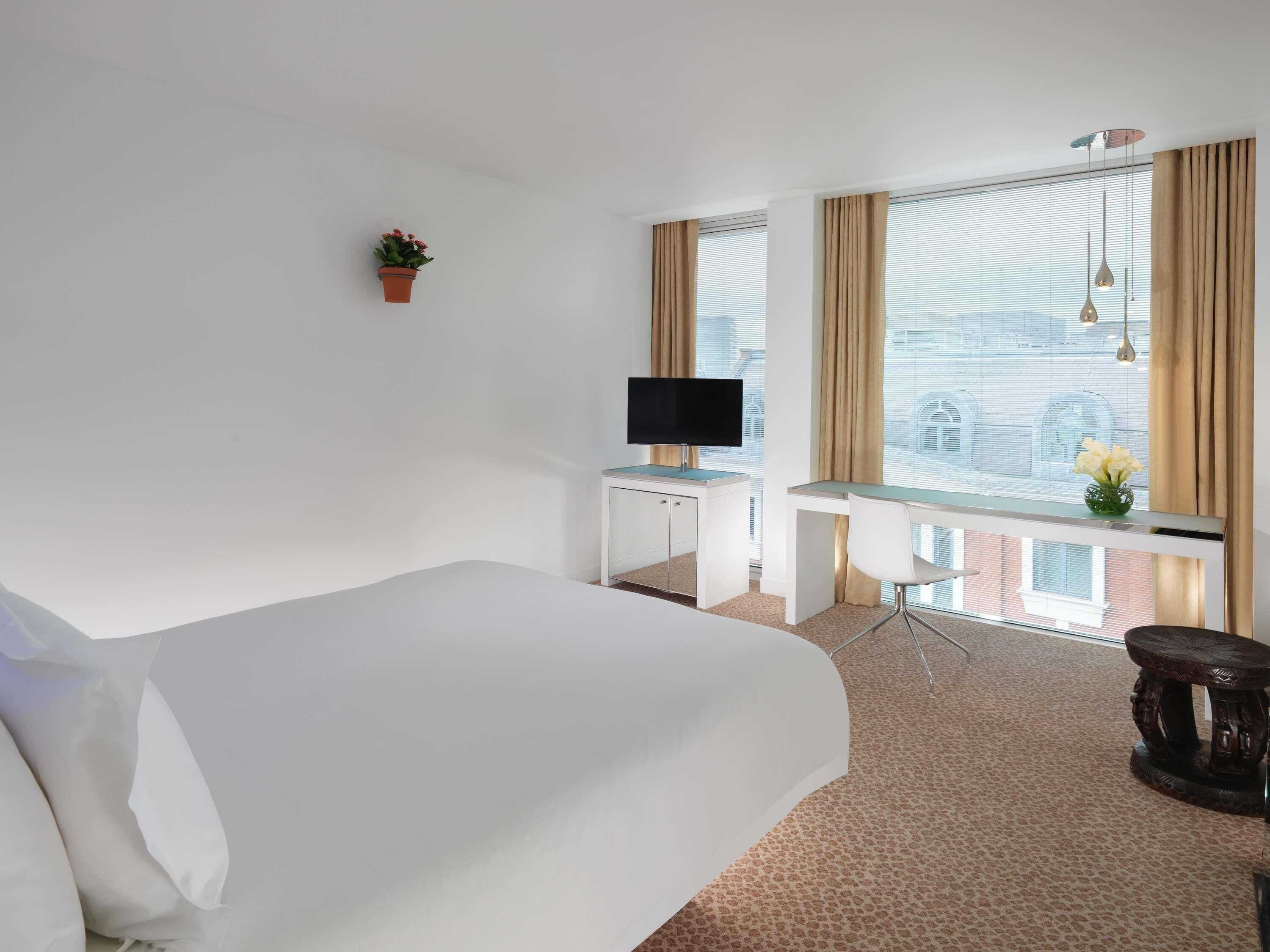 Ropa de cama de alta calidad y minibar 