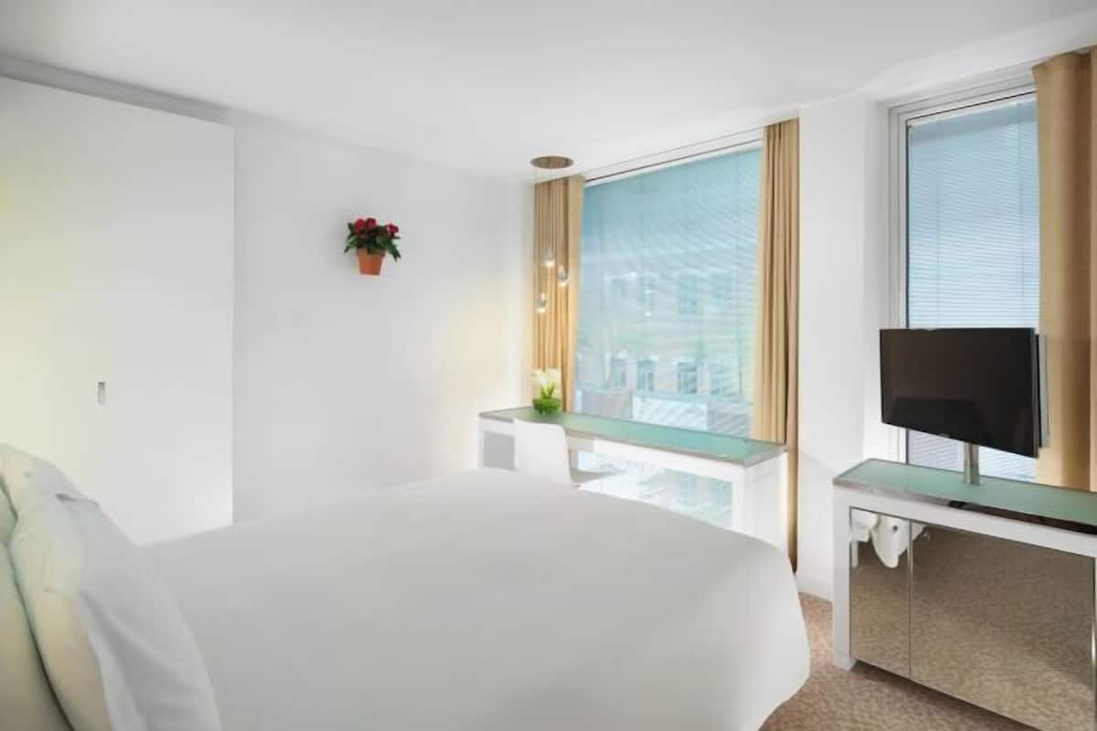 Premium bedding, minibar, in-room safe, desk