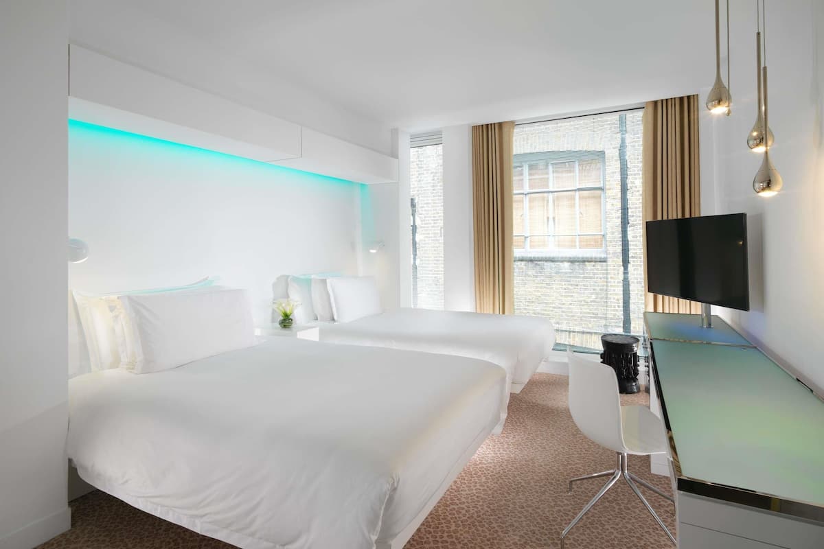 Superior-Zimmer, 2Â Doppelbetten | Hochwertige Bettwaren, Minibar, Zimmersafe, Schreibtisch