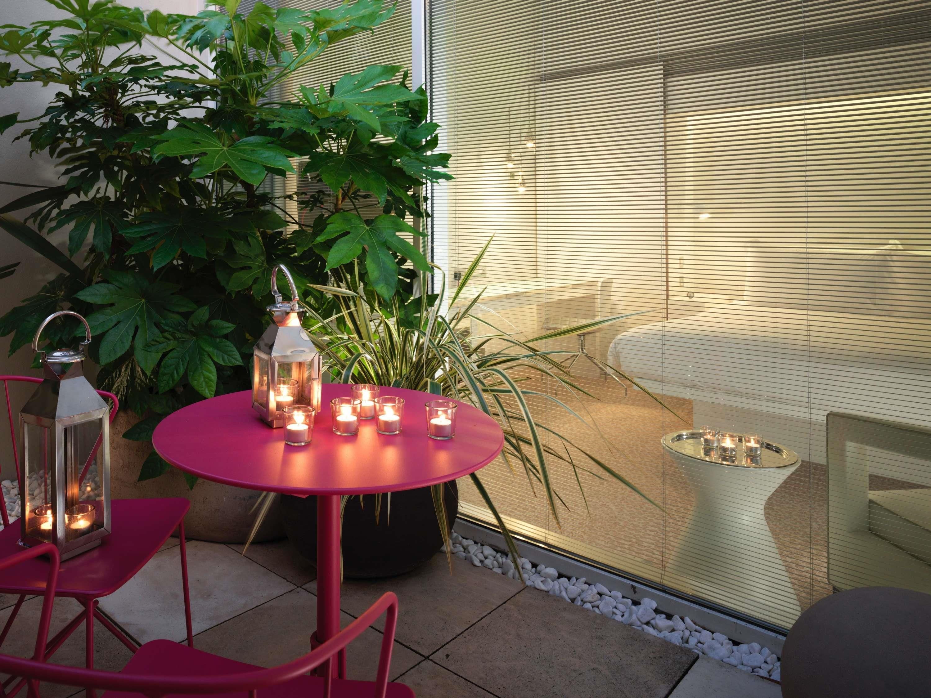 Habitación Deluxe, vista al jardín | Ropa de cama de alta calidad y minibar 