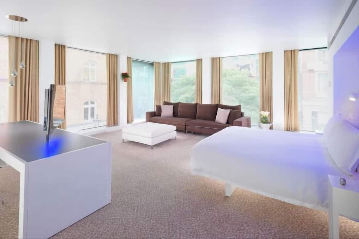 Premium bedding, minibar, in-room safe, desk