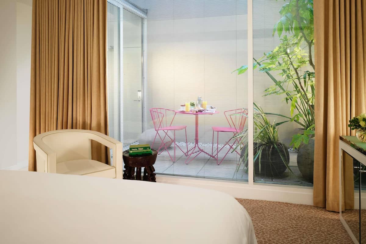 Camera Deluxe, vista giardino | Biancheria da letto di alta qualità, minibar, cassaforte in camera