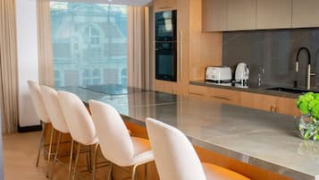 Penthouse (London Eye View) | Area keluarga