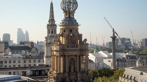 頂樓客房 (London Eye View) | 高級寢具、迷你吧、客房內保險箱、書桌