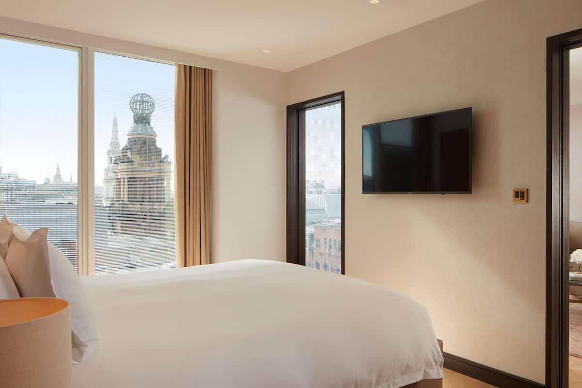 Suite, 1 Schlafzimmer (London Eye View) | Hochwertige Bettwaren, Minibar, Zimmersafe, Schreibtisch