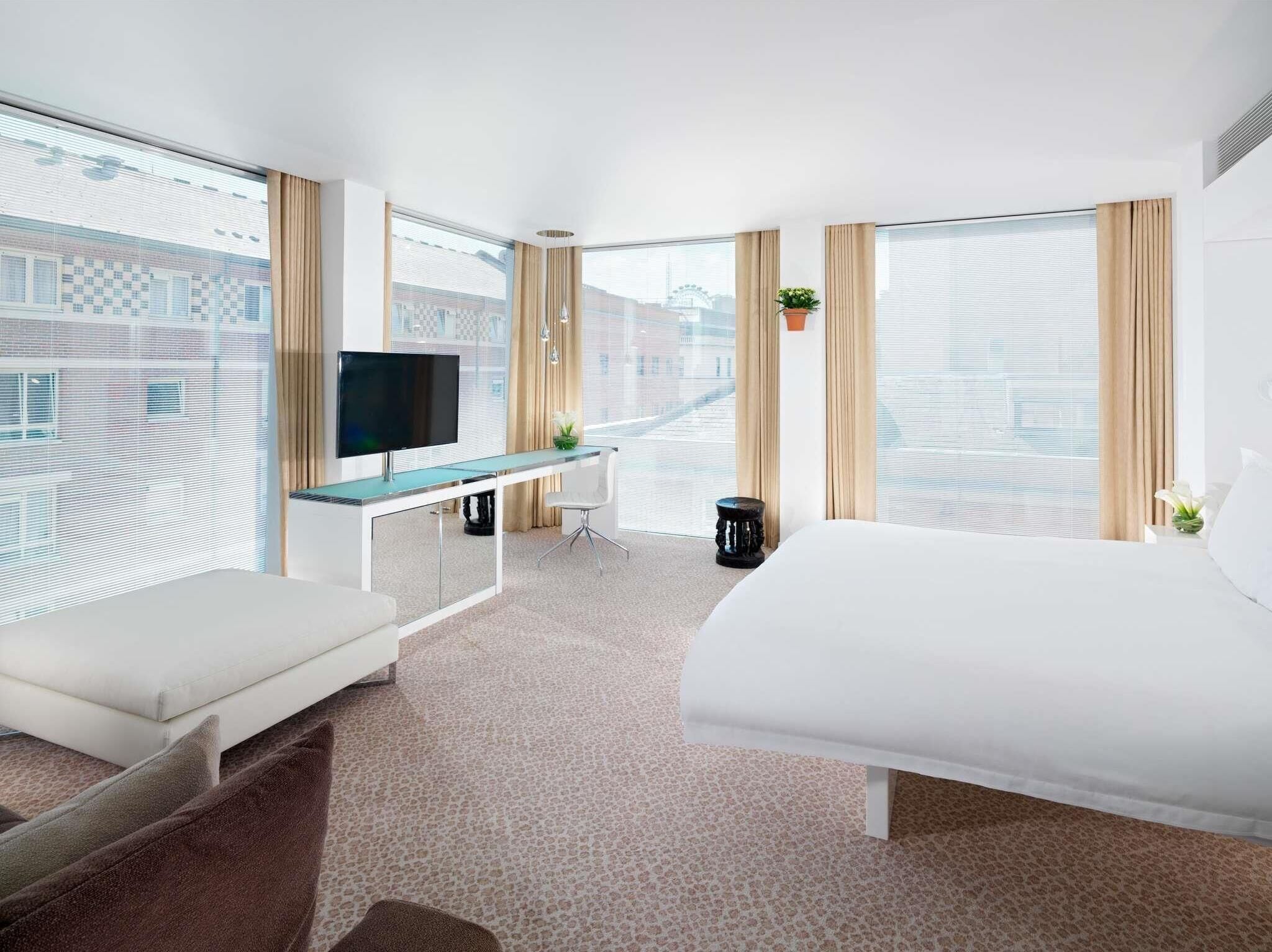 Loft Junior King Suite | Premium bedding, minibar, in-room safe, desk