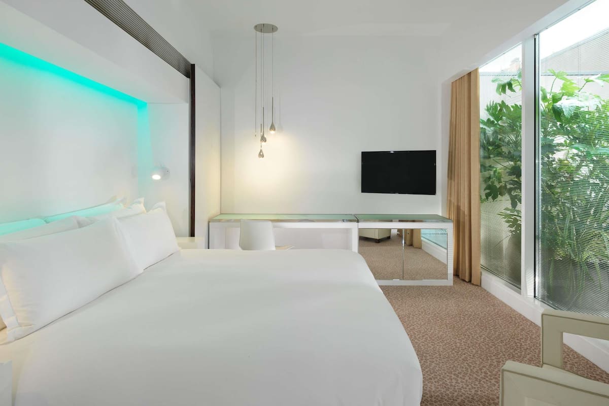 Deluxe-Zimmer, Gartenblick | Hochwertige Bettwaren, Minibar, Zimmersafe, Schreibtisch
