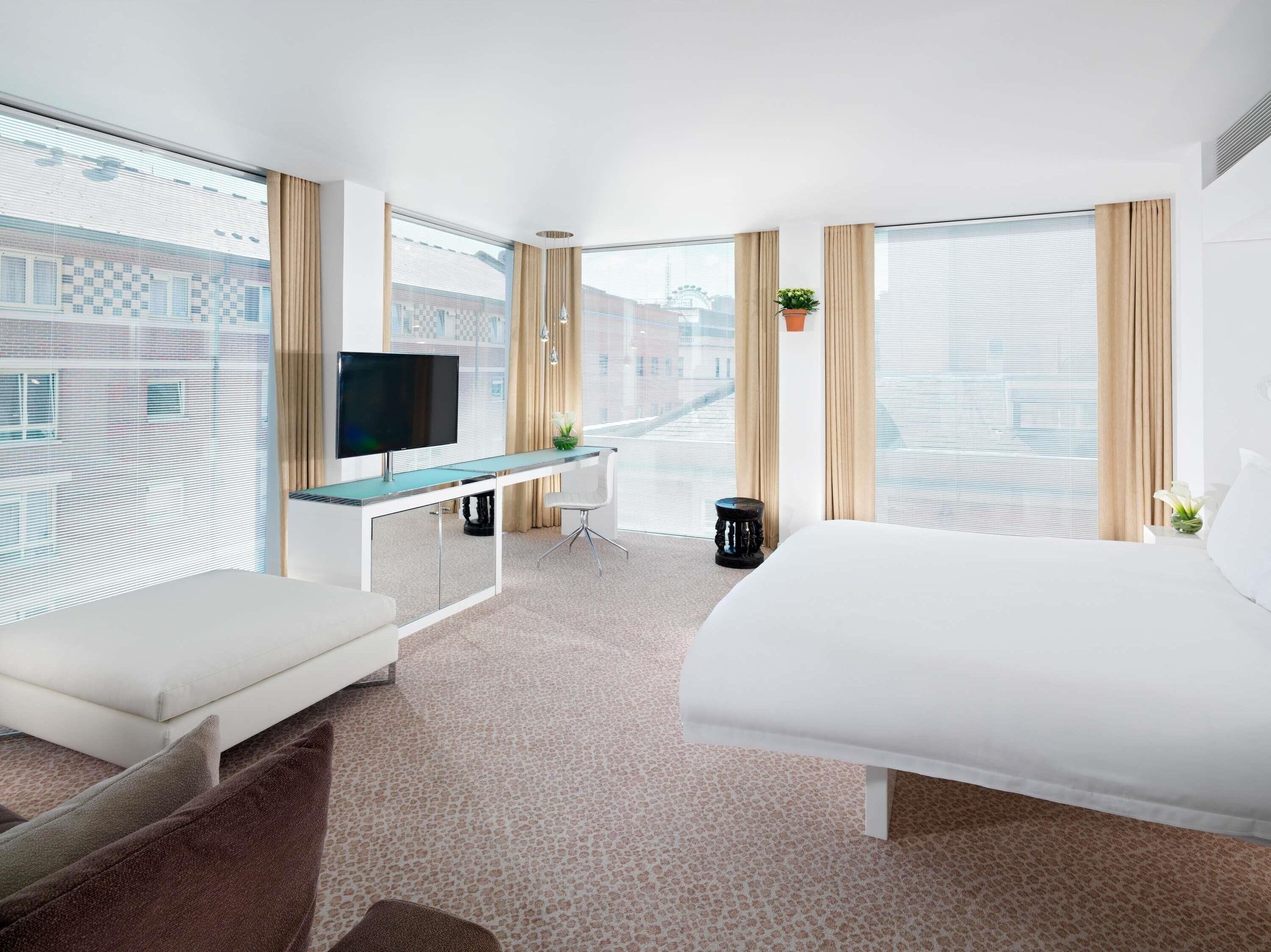 Loft Junior King Suite | Premium bedding, minibar, in-room safe, desk