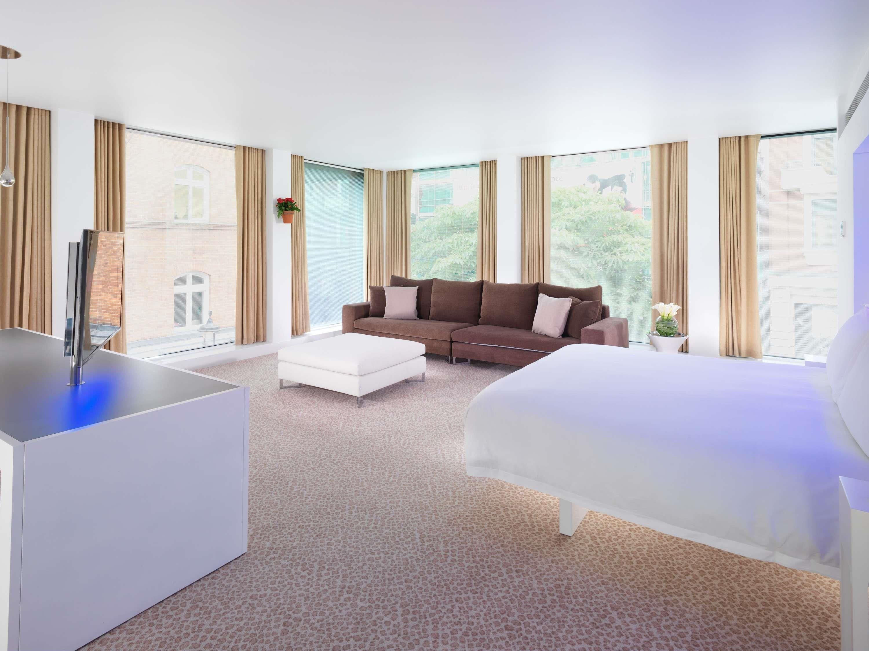 Corner King Suite | Premium bedding, minibar, in-room safe, desk