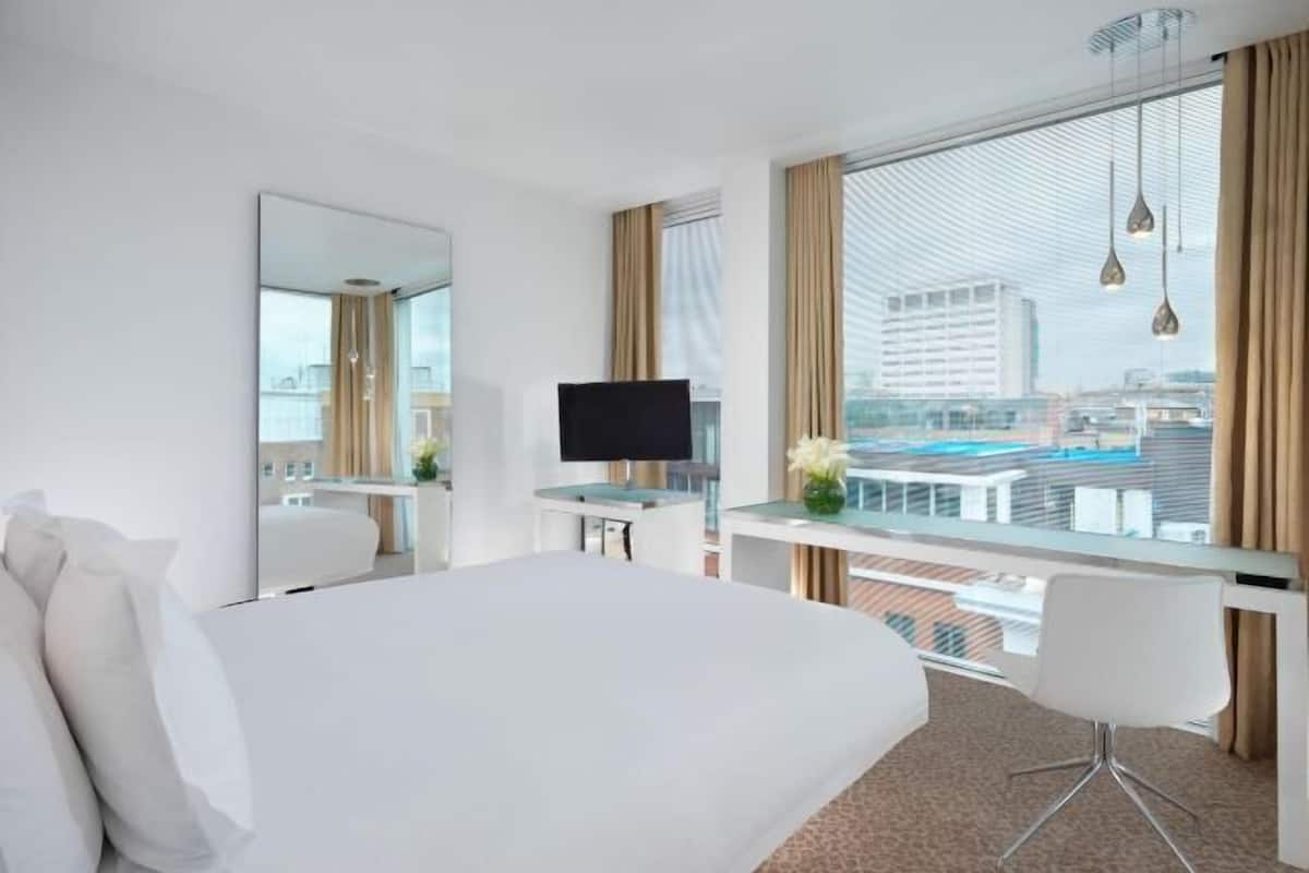 Premium bedding, minibar, in-room safe, desk