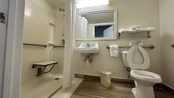 Standard Room,1 King, Accessible | Bathroom