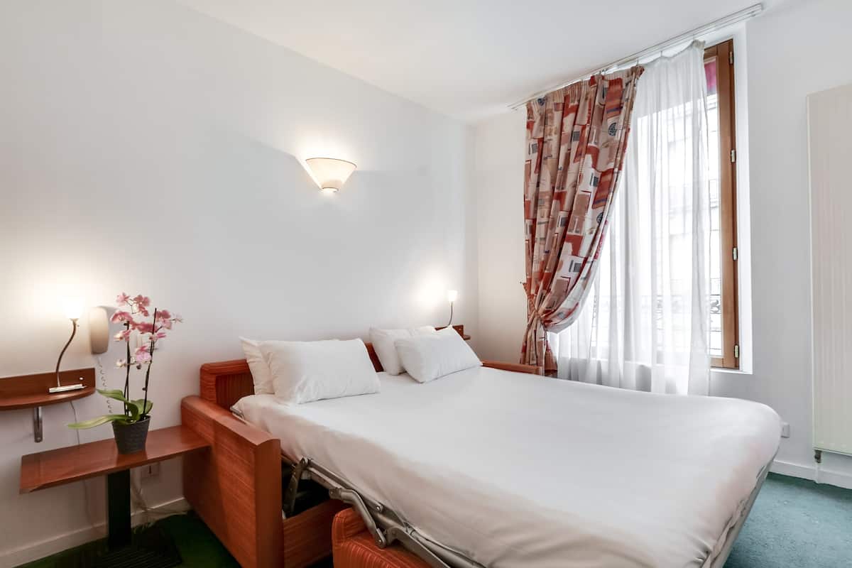 Classic Studio | Premium bedding, minibar, desk, blackout drapes