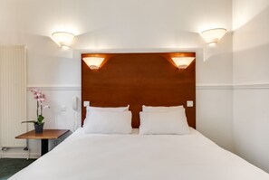 高級寢具、迷你吧、書桌、遮光布/窗簾