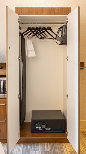 Premium bedding, in-room safe, desk, blackout drapes