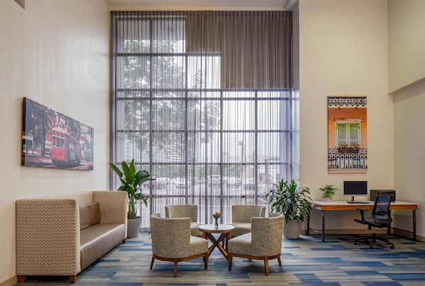 Lobby sitting area - Holiday Inn Express New Orleans Downtown by IHG (New Orleans)