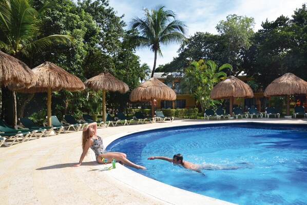 3 outdoor pools, pool umbrellas, sun loungers