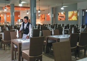4 restaurants, breakfast, lunch, dinner served; Mexican cuisine