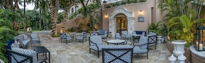 3 bars/lounges, beach bar