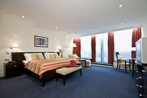 Premium bedding, minibar, in-room safe, desk - Hotel Praha (Prague)