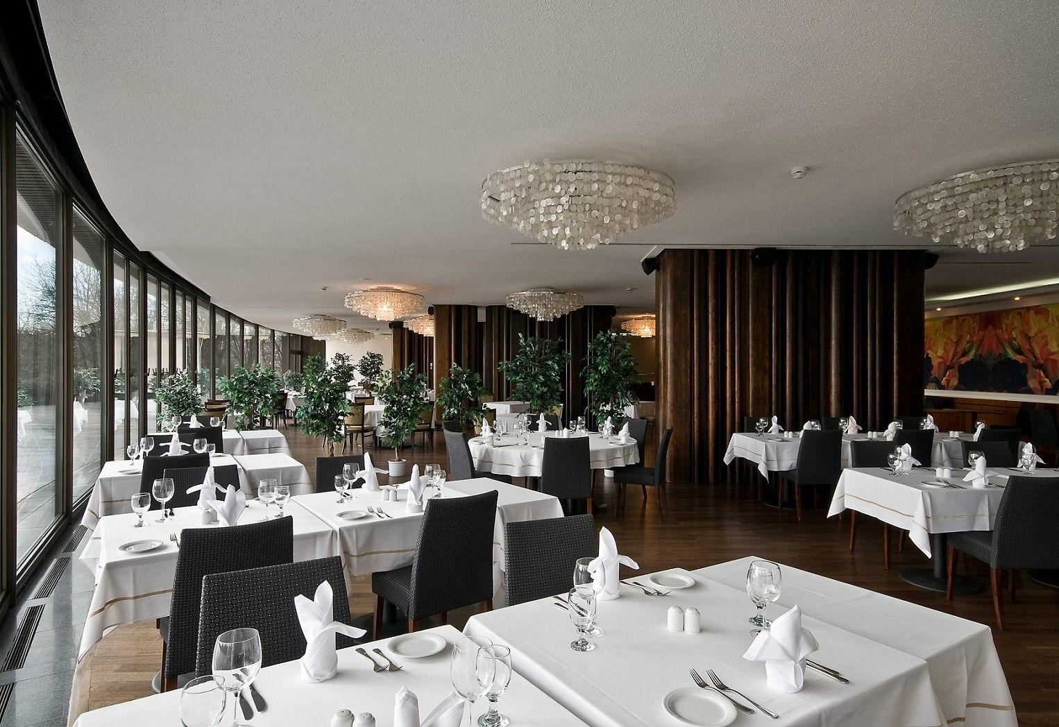 Breakfast, lunch, dinner served; international cuisine 