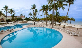 3 outdoor pools, open 8 AM to 8 PM, sun loungers