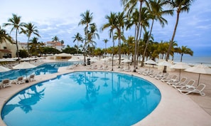 3 outdoor pools, open 8 AM to 8 PM, sun loungers