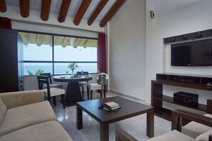 Free minibar, in-room safe, iron/ironing board, free WiFi - Occidental Nuevo Vallarta - All Inclusive (Nuevo Nayarit)