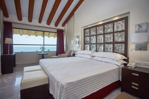 Free minibar, in-room safe, iron/ironing board, free WiFi - Occidental Nuevo Vallarta - All Inclusive (Nuevo Nayarit)