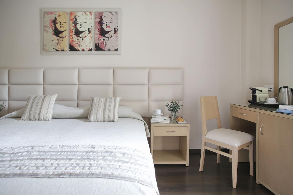 Select Comfort beds, in-room safe, desk, laptop workspace
